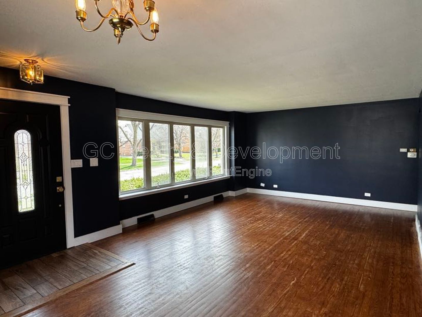 *** RECENTLY UPDATED / 3 BDRM / FRESH PAINT / FENCED YARD / FINISHED BSMT / DETACHED GARAGE *** property image