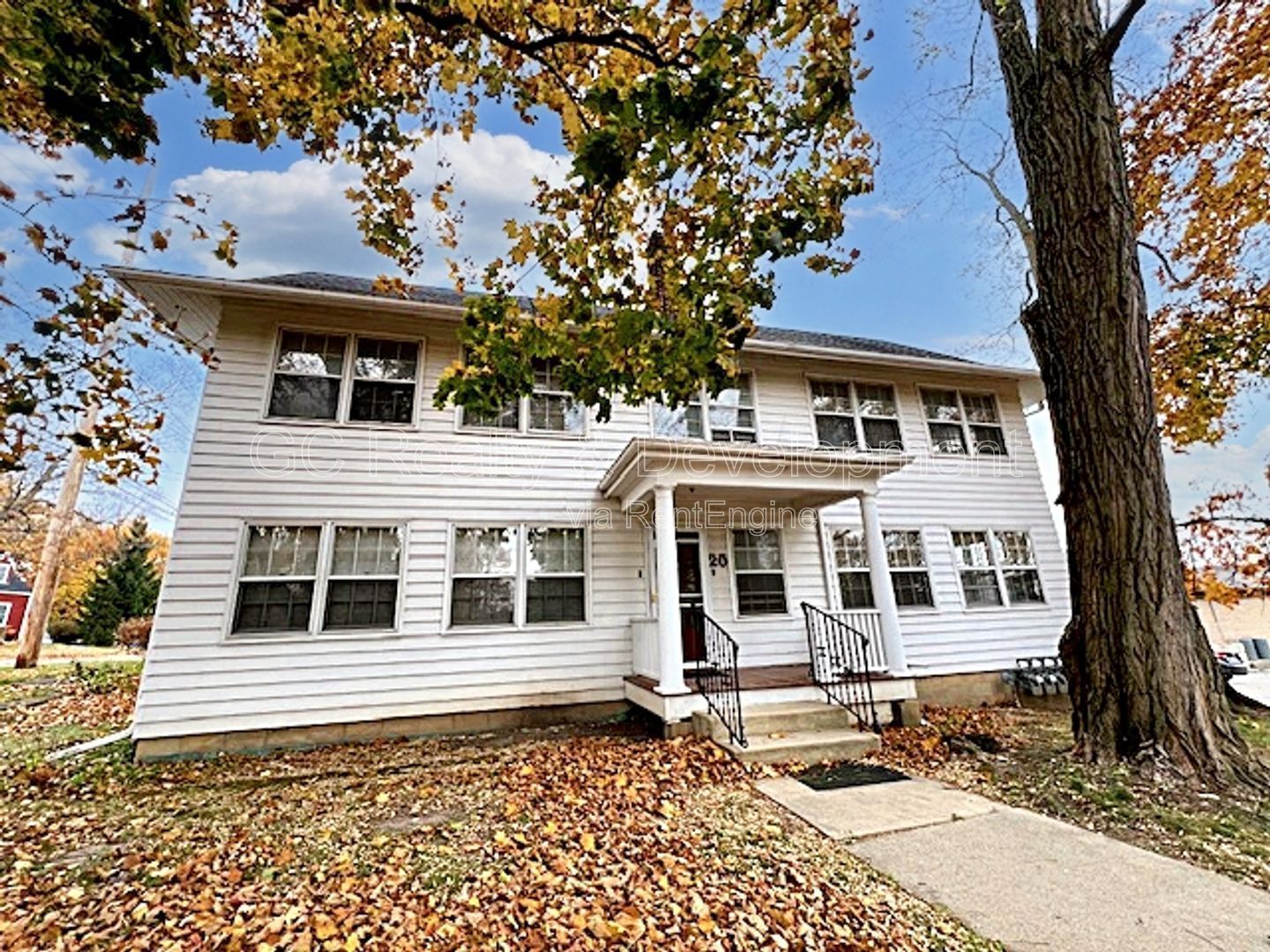 *** COMING SOON 4/15/26! / PRIME LOCATION - WALK TO DOWNTOWN ST. CHARLES / 1BDRM - 1 BTH / FREE LAUNDRY ON SITE *** property image