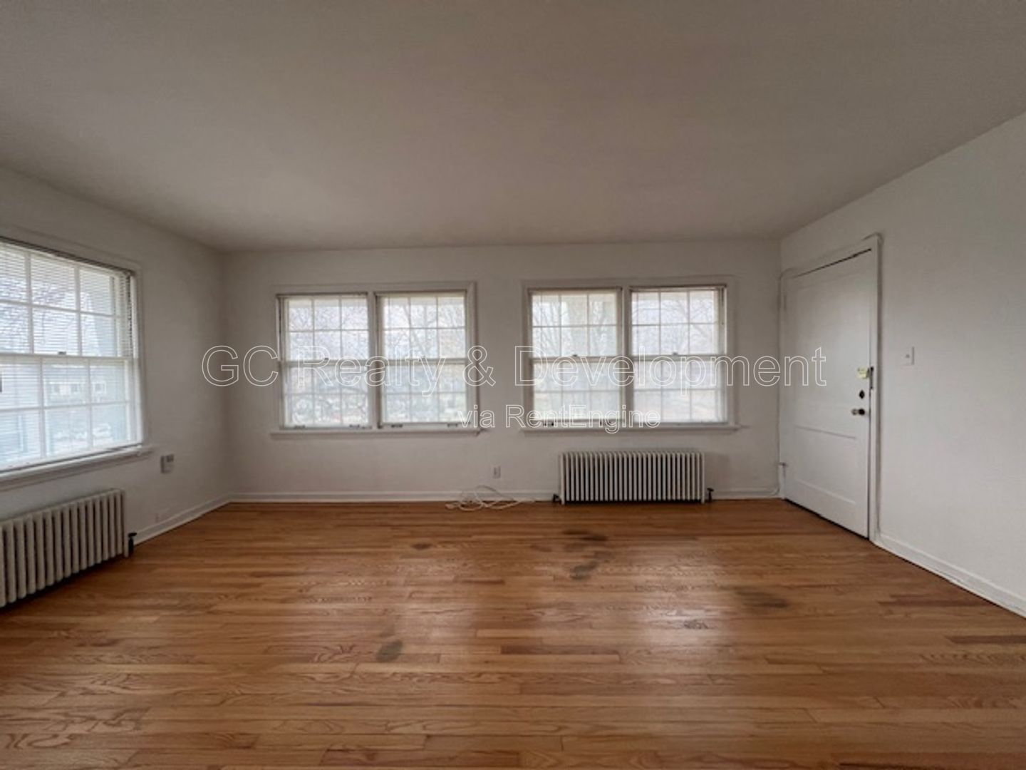 *** COMING SOON 4/15/26! / PRIME LOCATION - WALK TO DOWNTOWN ST. CHARLES / 1BDRM - 1 BTH / FREE LAUNDRY ON SITE *** property image