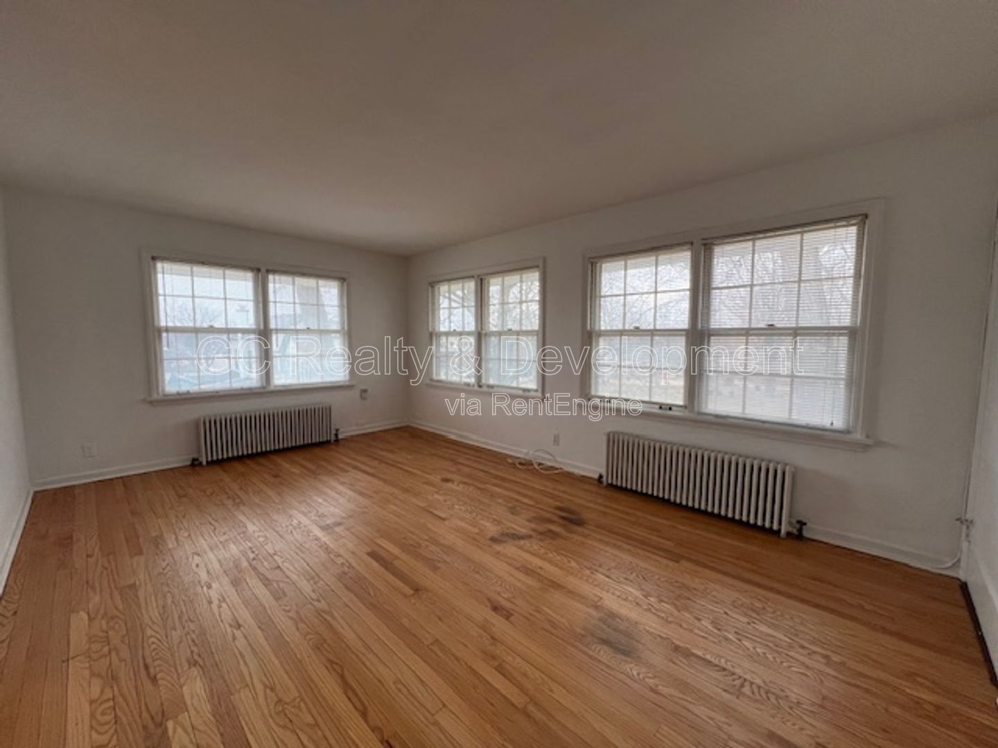 *** COMING SOON 4/15/26! / PRIME LOCATION - WALK TO DOWNTOWN ST. CHARLES / 1BDRM - 1 BTH / FREE LAUNDRY ON SITE *** property image