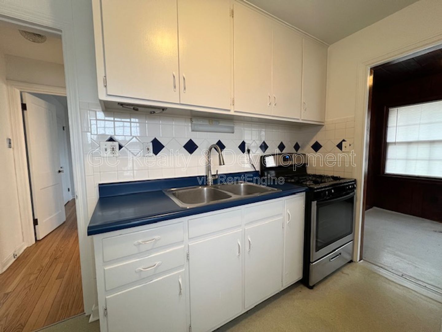 *** COMING SOON 4/15/26! / PRIME LOCATION - WALK TO DOWNTOWN ST. CHARLES / 1BDRM - 1 BTH / FREE LAUNDRY ON SITE *** property image