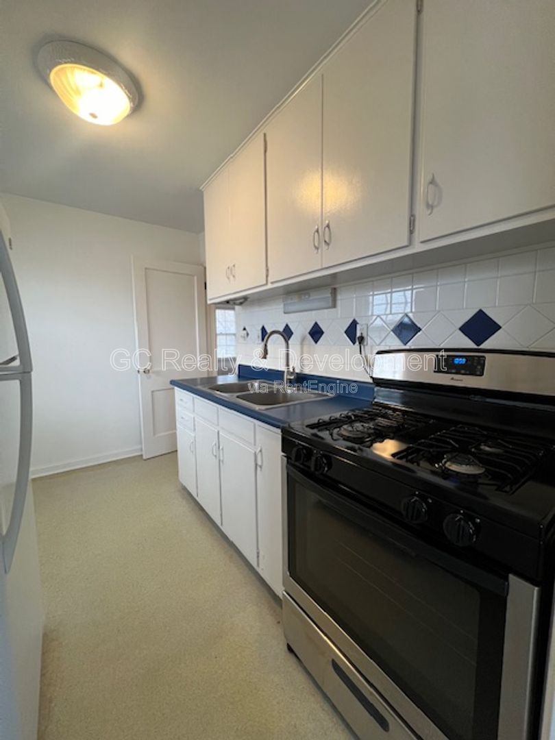 *** COMING SOON 4/15/26! / PRIME LOCATION - WALK TO DOWNTOWN ST. CHARLES / 1BDRM - 1 BTH / FREE LAUNDRY ON SITE *** property image