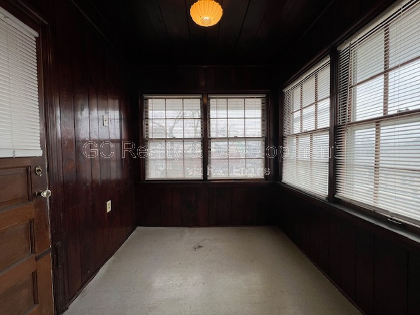 *** COMING SOON 4/15/26! / PRIME LOCATION - WALK TO DOWNTOWN ST. CHARLES / 1BDRM - 1 BTH / FREE LAUNDRY ON SITE *** property image