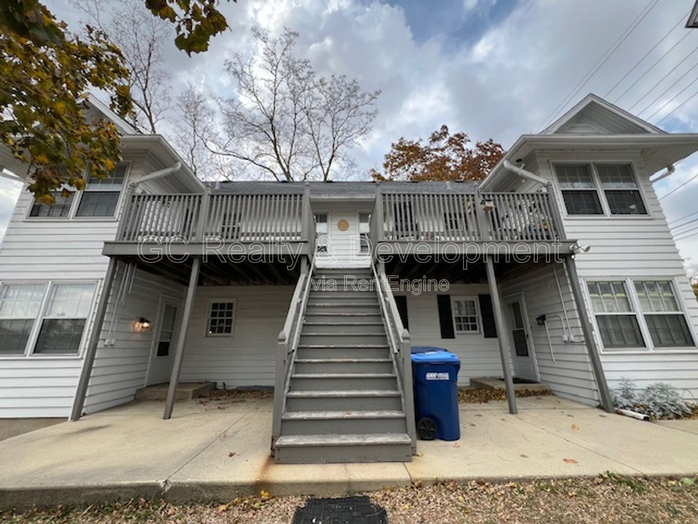 *** COMING SOON 4/15/26! / PRIME LOCATION - WALK TO DOWNTOWN ST. CHARLES / 1BDRM - 1 BTH / FREE LAUNDRY ON SITE *** property image