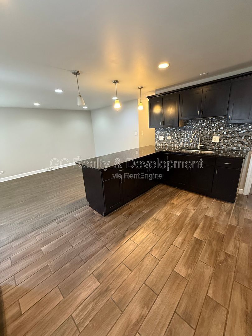 ***MODERN 3 BDRM - 1 BTH RANCH / GRANITE COUNTERS / PET FRIENDLY / 2 CAR GARAGE*** property image