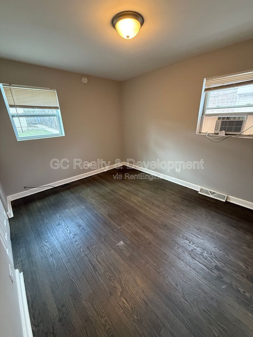 ***MODERN 3 BDRM - 1 BTH RANCH / GRANITE COUNTERS / PET FRIENDLY / 2 CAR GARAGE*** property image