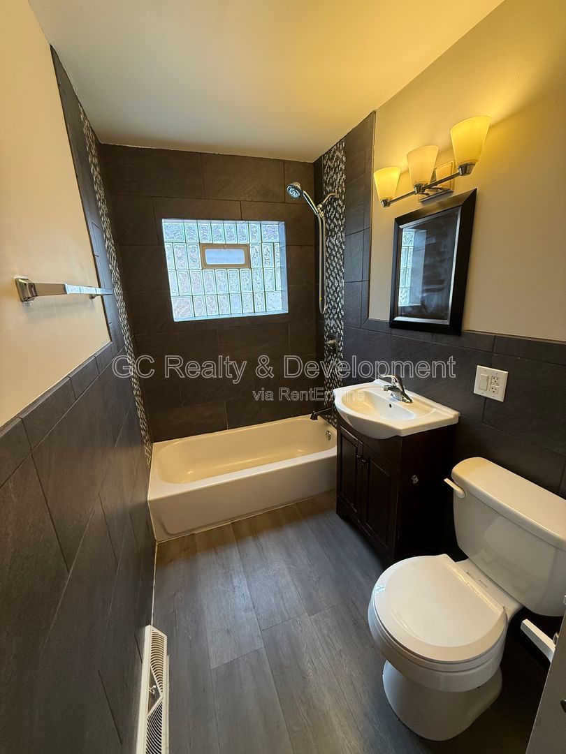 ***MODERN 3 BDRM - 1 BTH RANCH / GRANITE COUNTERS / PET FRIENDLY / 2 CAR GARAGE*** property image