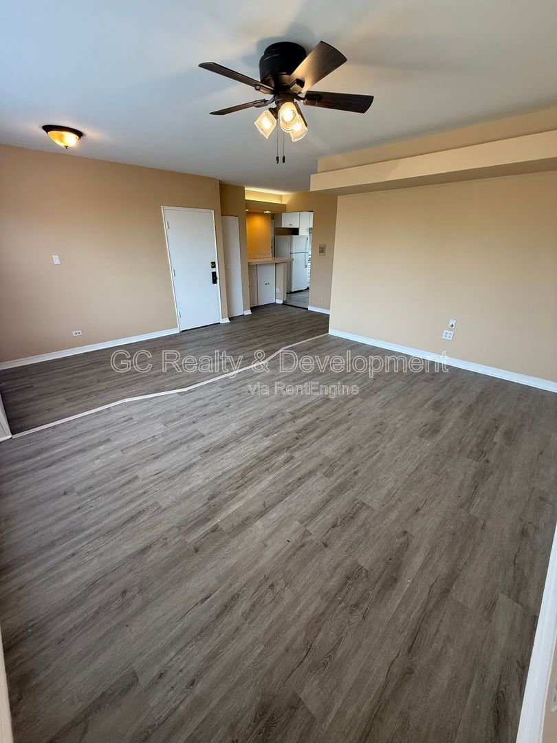 *** UPDATED THROUGHOUT / LRG CLOSET / STORAGE UNIT / LAUNDRY ON SITE *** property image