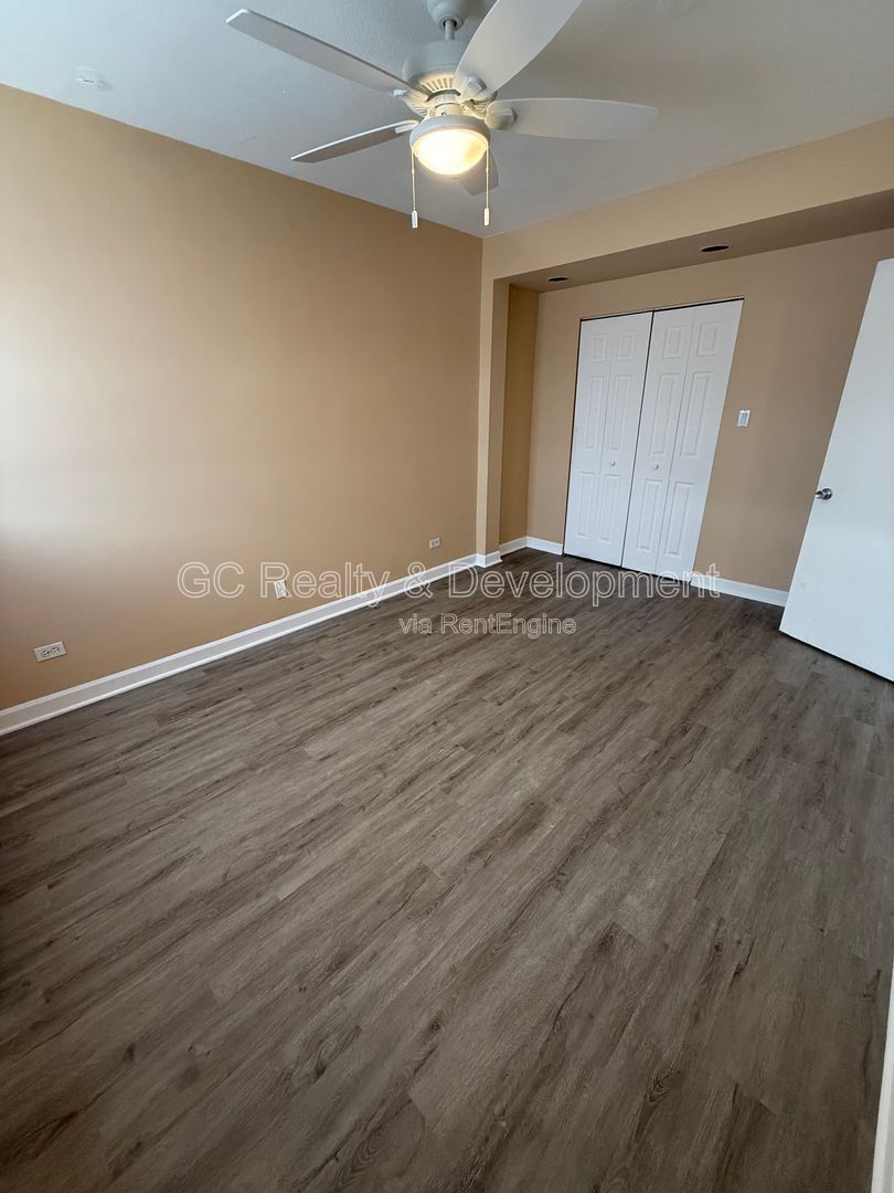 *** UPDATED THROUGHOUT / LRG CLOSET / STORAGE UNIT / LAUNDRY ON SITE *** property image