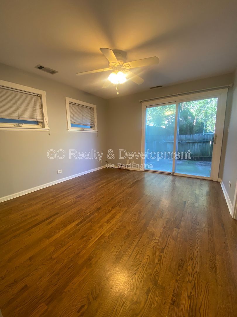 *** 2 BDRM - 1 BATH / IN UNIT LAUNDRY / CENTRAL AC / WALK TO STORE AND TRAIN *** property image