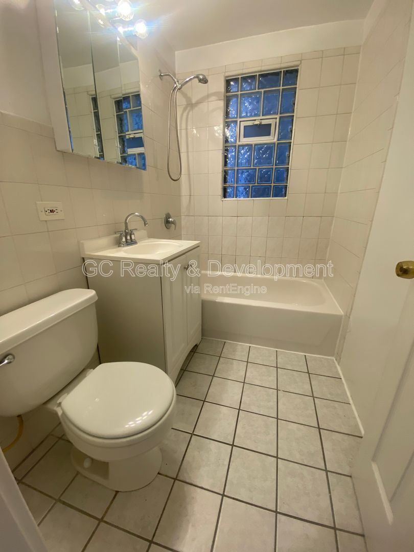 *** 2 BDRM - 1 BATH / IN UNIT LAUNDRY / CENTRAL AC / WALK TO STORE AND TRAIN *** property image