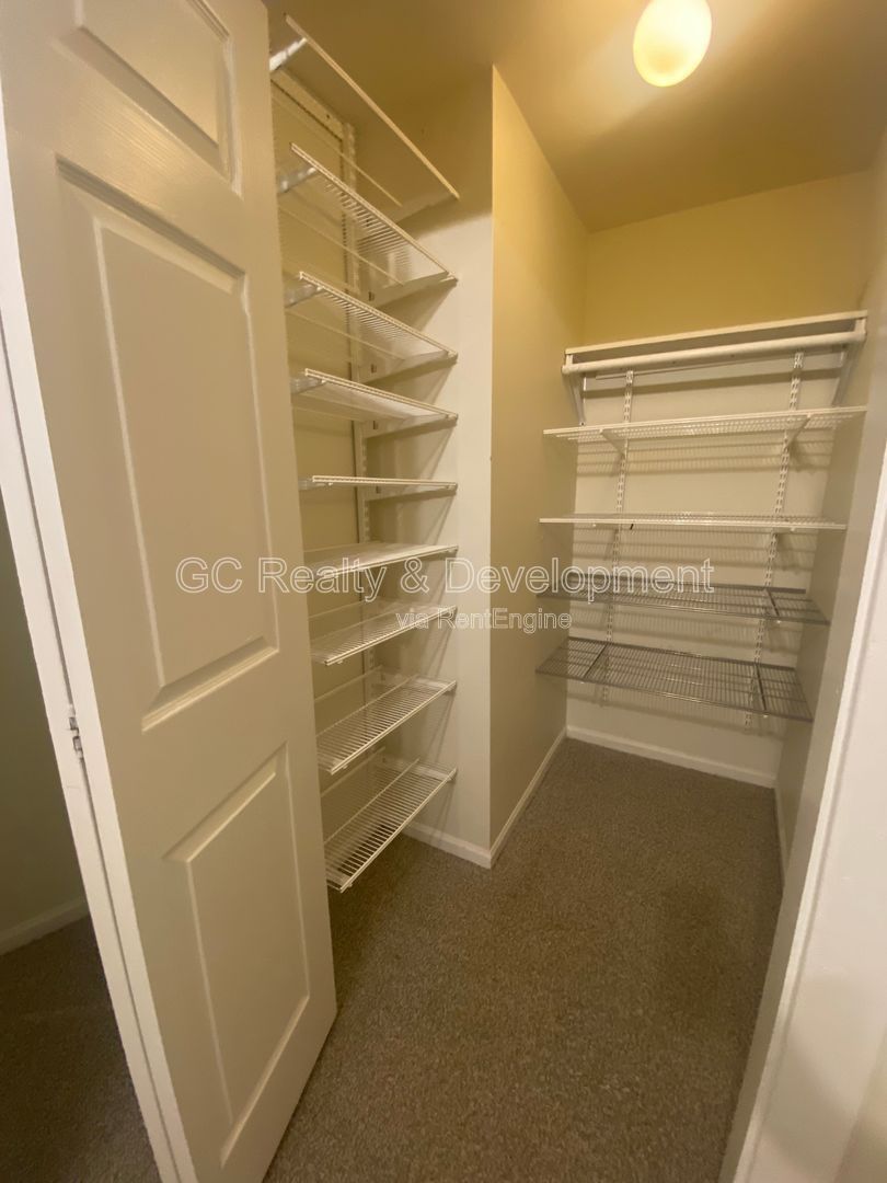 *** 2 BDRM - 1 BATH / IN UNIT LAUNDRY / CENTRAL AC / WALK TO STORE AND TRAIN *** property image