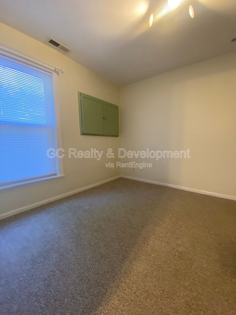 *** 2 BDRM - 1 BATH / IN UNIT LAUNDRY / CENTRAL AC / WALK TO STORE AND TRAIN *** property image