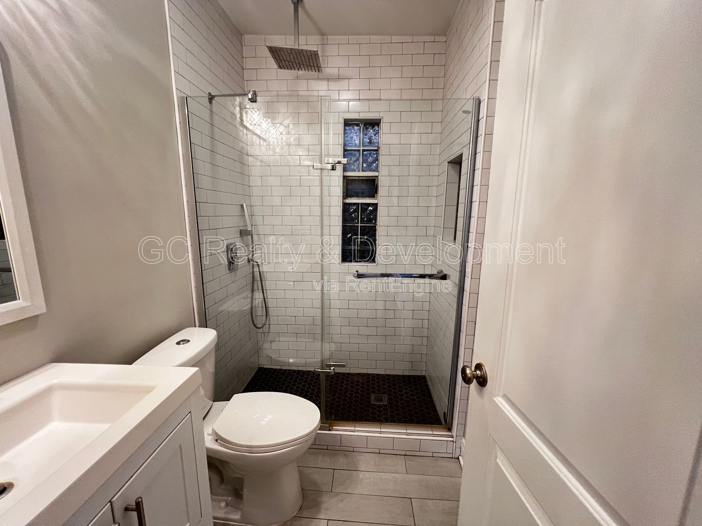 *** AVAIL 6/15/26 / BEAUTIFULLY UPDATED 2 BEDROOM / 1 BATH / STAINLESS STEEL APPL / CENTRAL AIR / W & D IN UNIT *** property image
