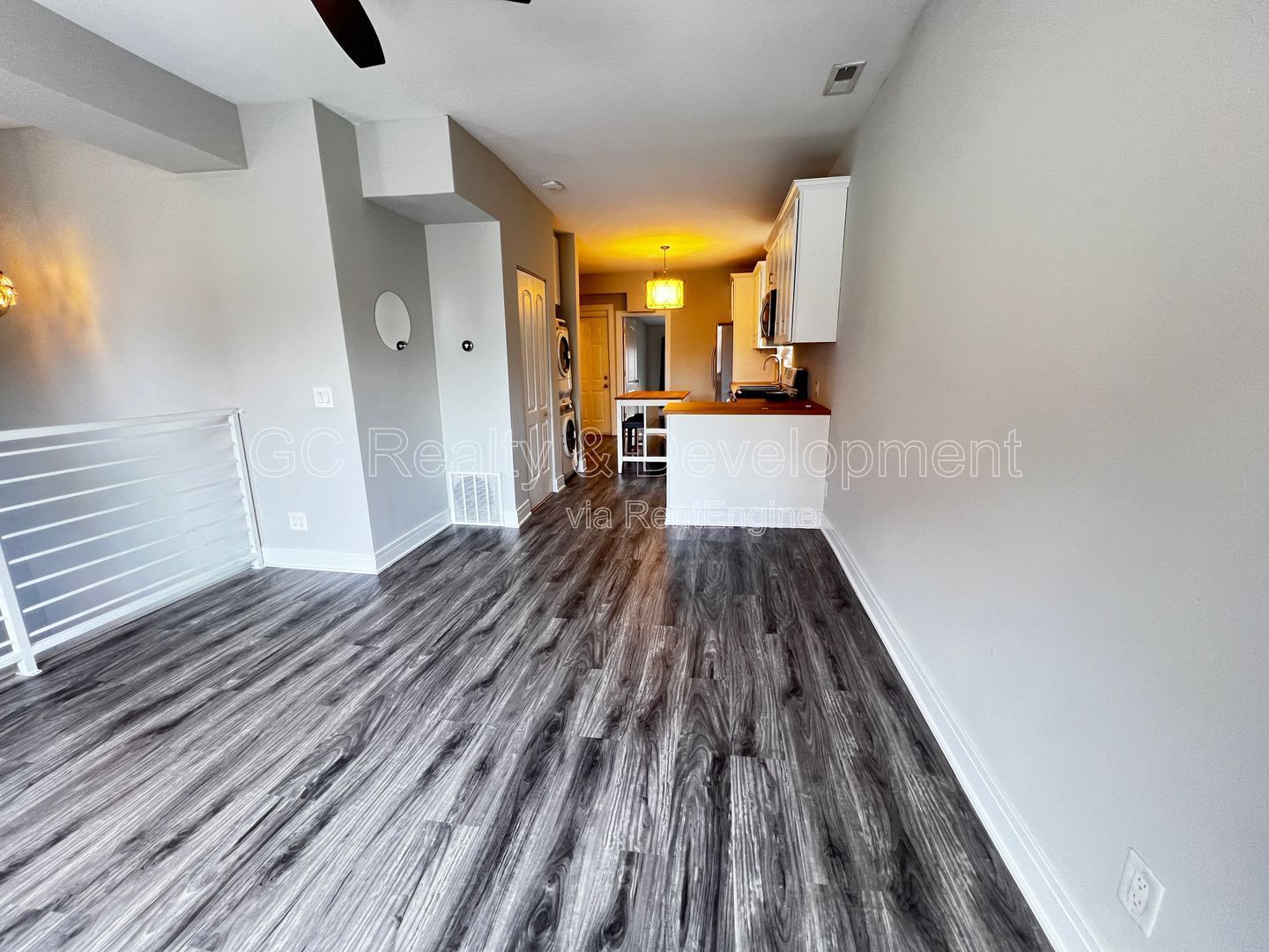 *** AVAIL 6/15/26 / BEAUTIFULLY UPDATED 2 BEDROOM / 1 BATH / STAINLESS STEEL APPL / CENTRAL AIR / W & D IN UNIT *** property image