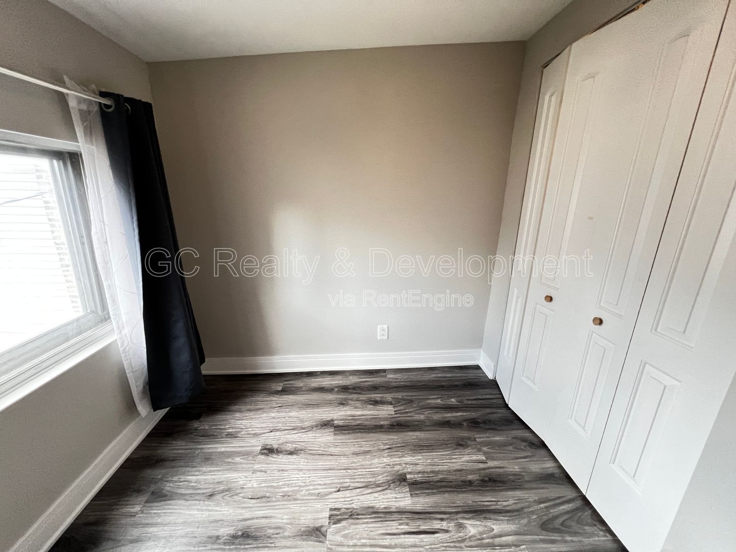 *** AVAIL 6/15/26 / BEAUTIFULLY UPDATED 2 BEDROOM / 1 BATH / STAINLESS STEEL APPL / CENTRAL AIR / W & D IN UNIT *** property image