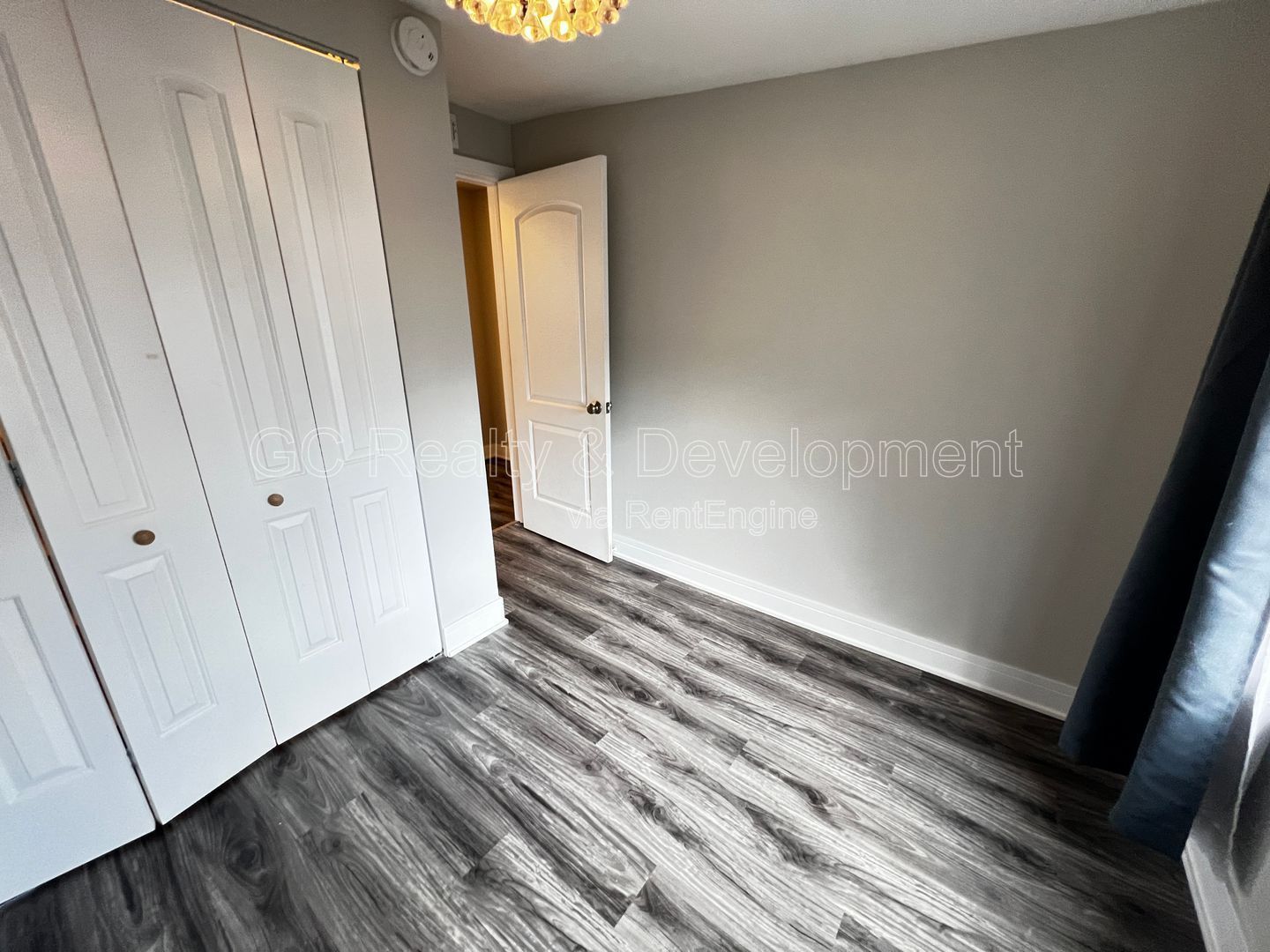 *** AVAIL 6/15/26 / BEAUTIFULLY UPDATED 2 BEDROOM / 1 BATH / STAINLESS STEEL APPL / CENTRAL AIR / W & D IN UNIT *** property image