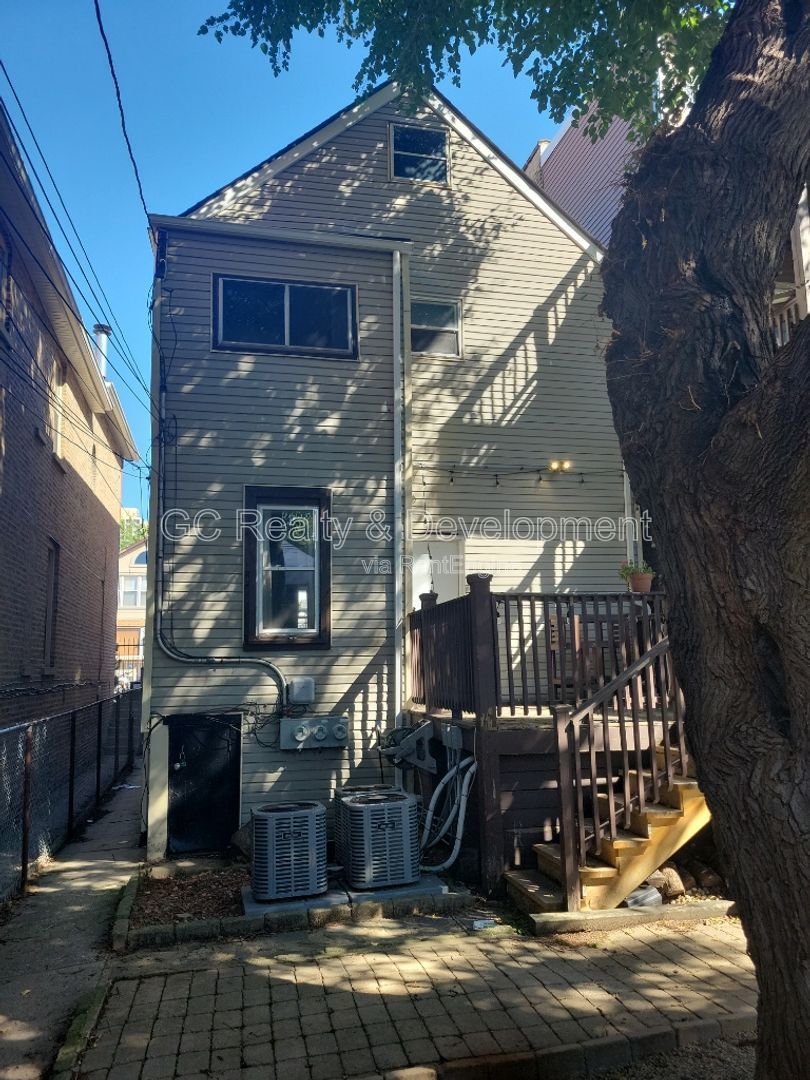 *** AVAIL 6/15/26 / BEAUTIFULLY UPDATED 2 BEDROOM / 1 BATH / STAINLESS STEEL APPL / CENTRAL AIR / W & D IN UNIT *** property image