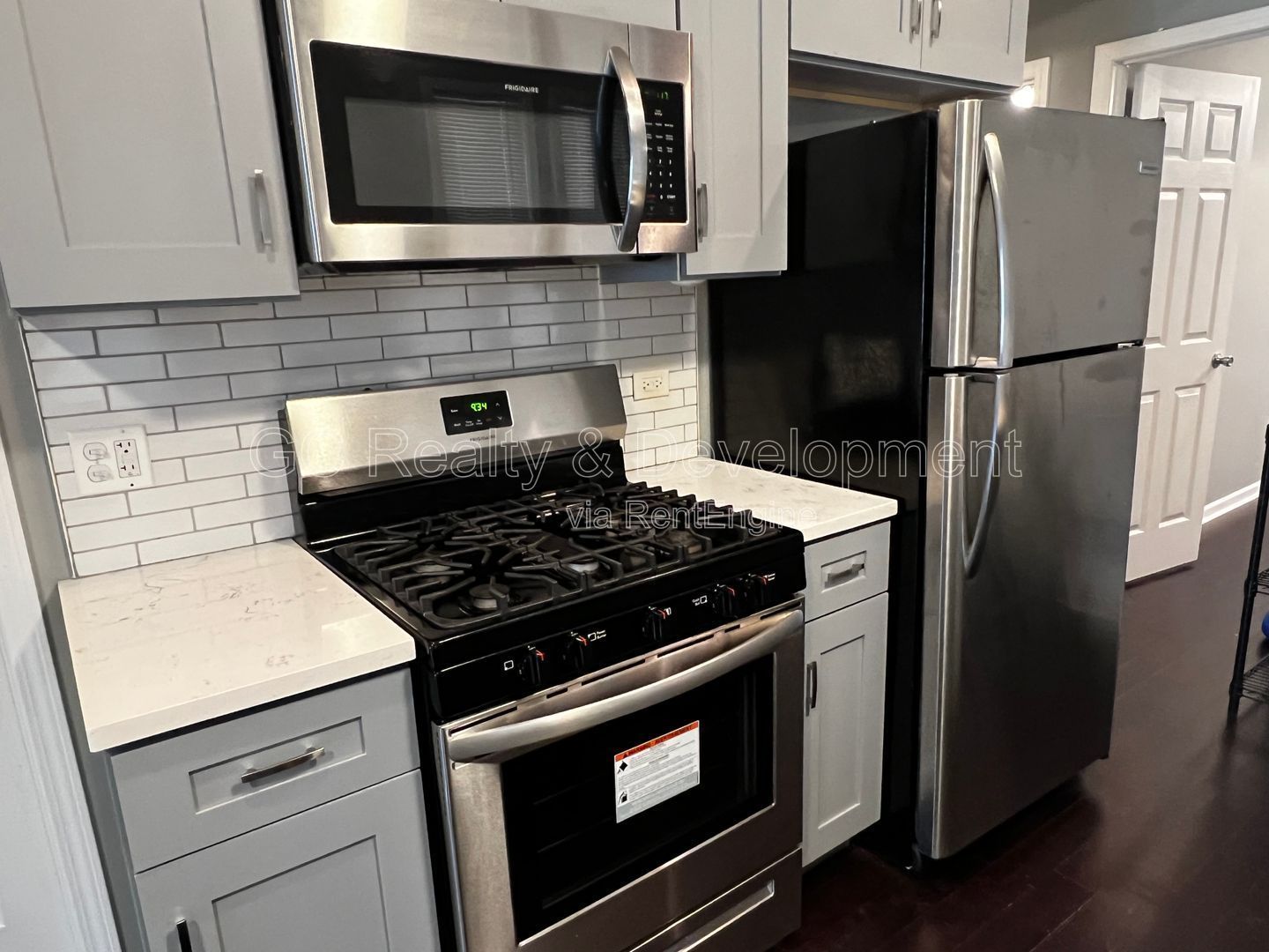 ***AVAIL 6/15/26 / CENTRAL AIR / 3 BDRM / 1 BTH / SS APPL INCLUDED / W&D IN UNIT / STREET PARKING  *** property image