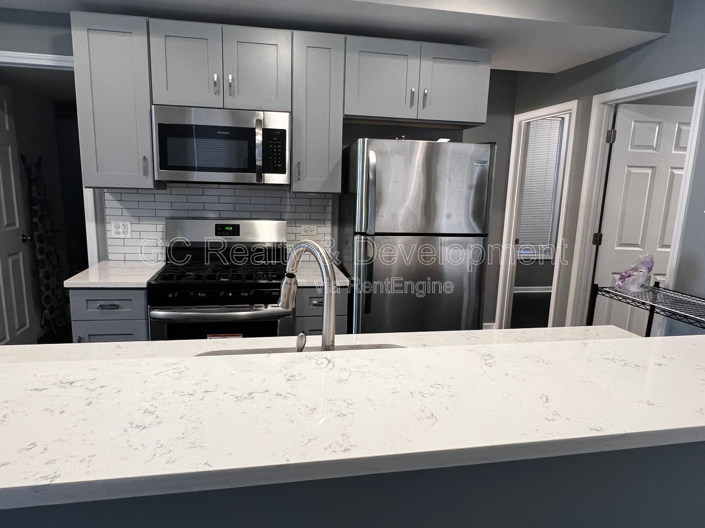 ***AVAIL 6/15/26 / CENTRAL AIR / 3 BDRM / 1 BTH / SS APPL INCLUDED / W&D IN UNIT / STREET PARKING  *** property image