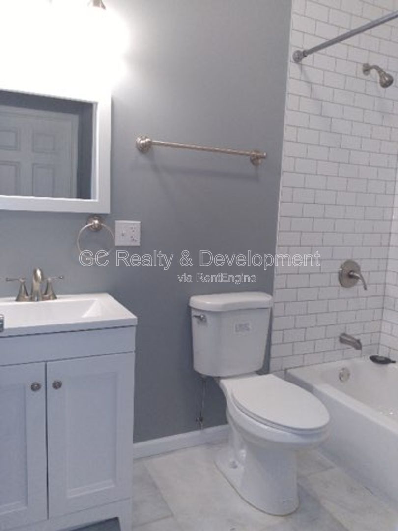 ***AVAIL 6/15/26 / CENTRAL AIR / 3 BDRM / 1 BTH / SS APPL INCLUDED / W&D IN UNIT / STREET PARKING  *** property image