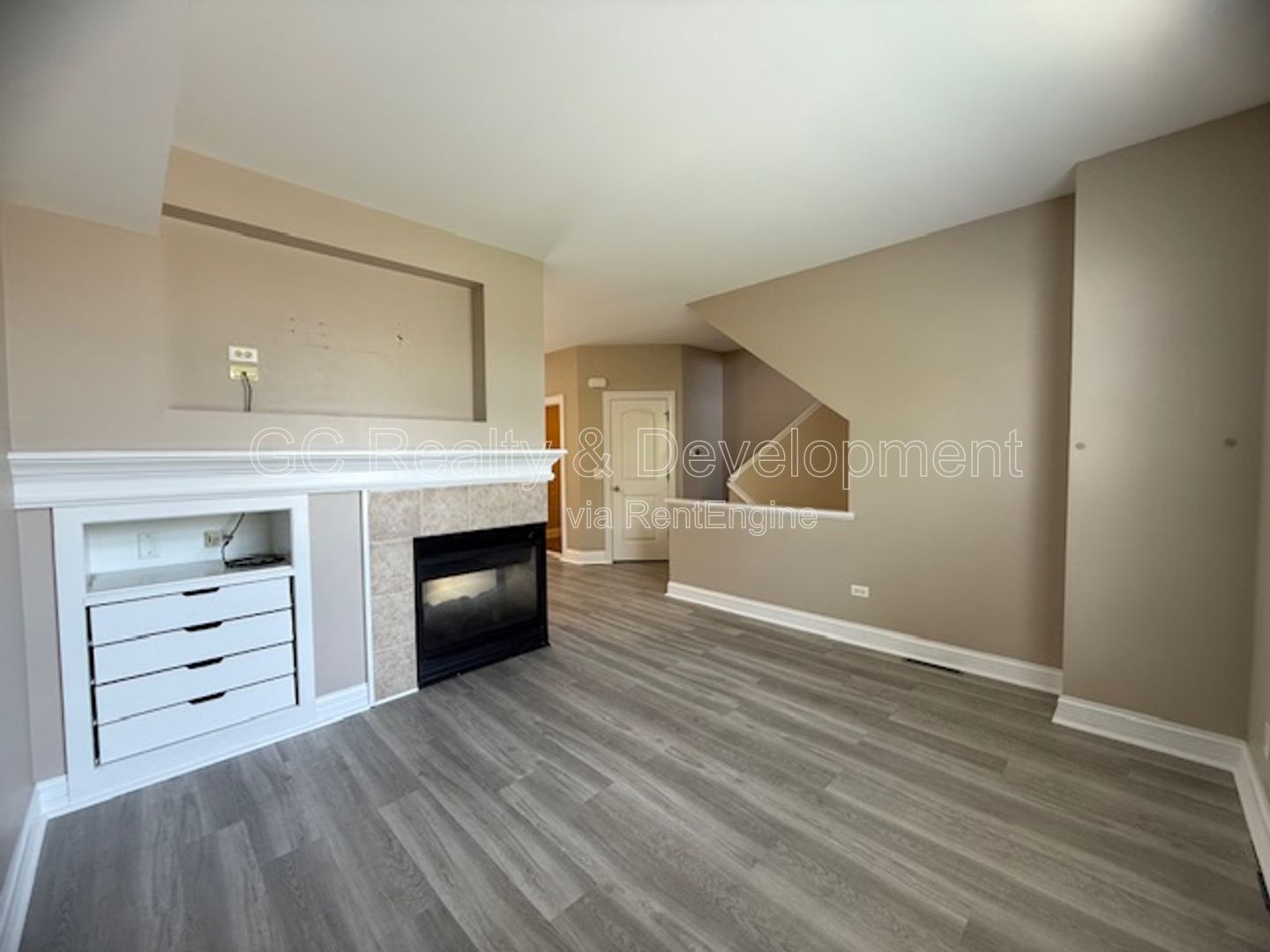 *** 3BR TOWNHOME + FINISHED BASEMENT / 2 CAR GARAGE / AMENITIES *** property image