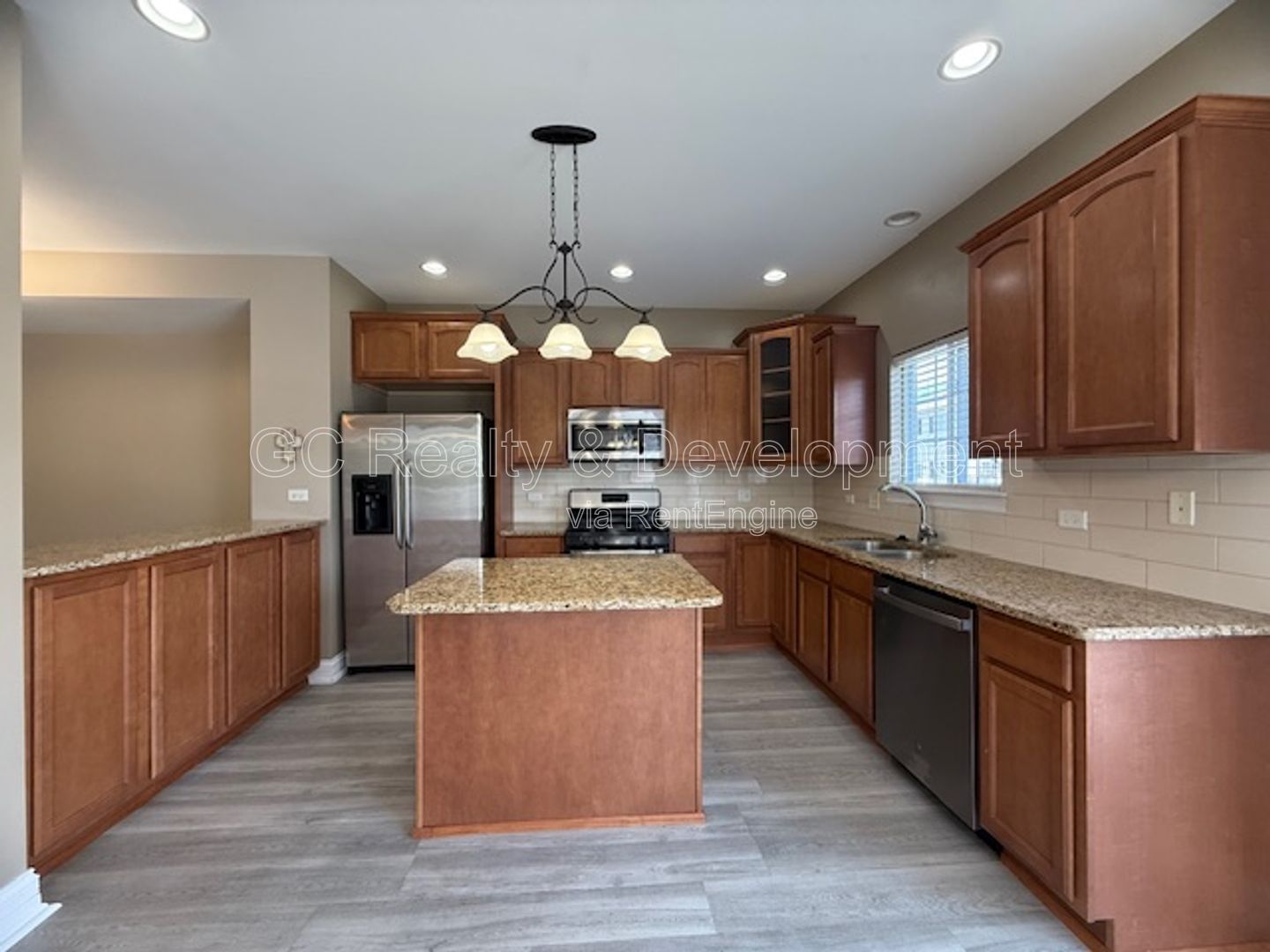 *** 3BR TOWNHOME + FINISHED BASEMENT / 2 CAR GARAGE / AMENITIES *** property image
