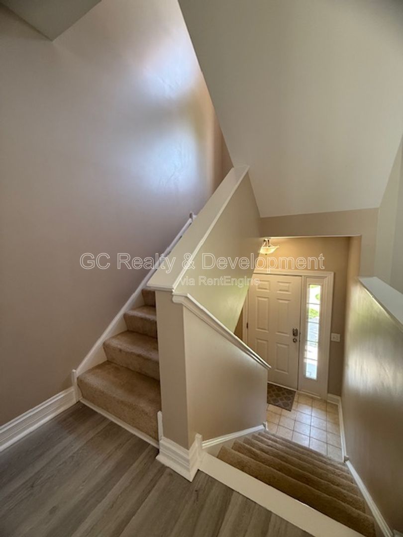 *** 3BR TOWNHOME + FINISHED BASEMENT / 2 CAR GARAGE / AMENITIES *** property image