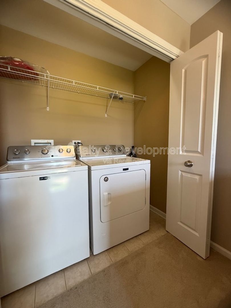 *** 3BR TOWNHOME + FINISHED BASEMENT / 2 CAR GARAGE / AMENITIES *** property image