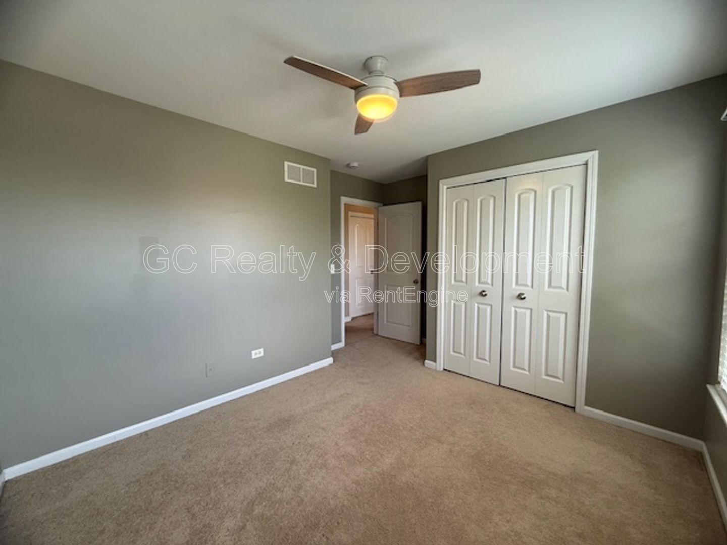 *** 3BR TOWNHOME + FINISHED BASEMENT / 2 CAR GARAGE / AMENITIES *** property image