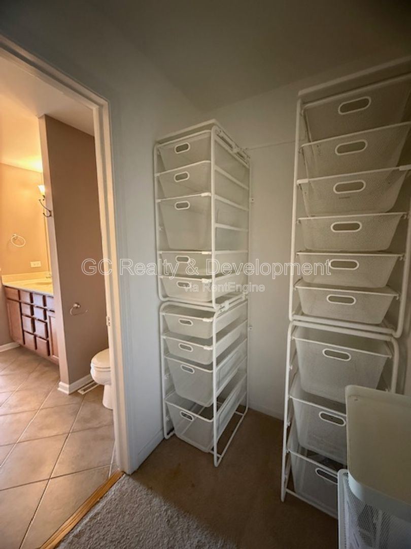 *** 3BR TOWNHOME + FINISHED BASEMENT / 2 CAR GARAGE / AMENITIES *** property image