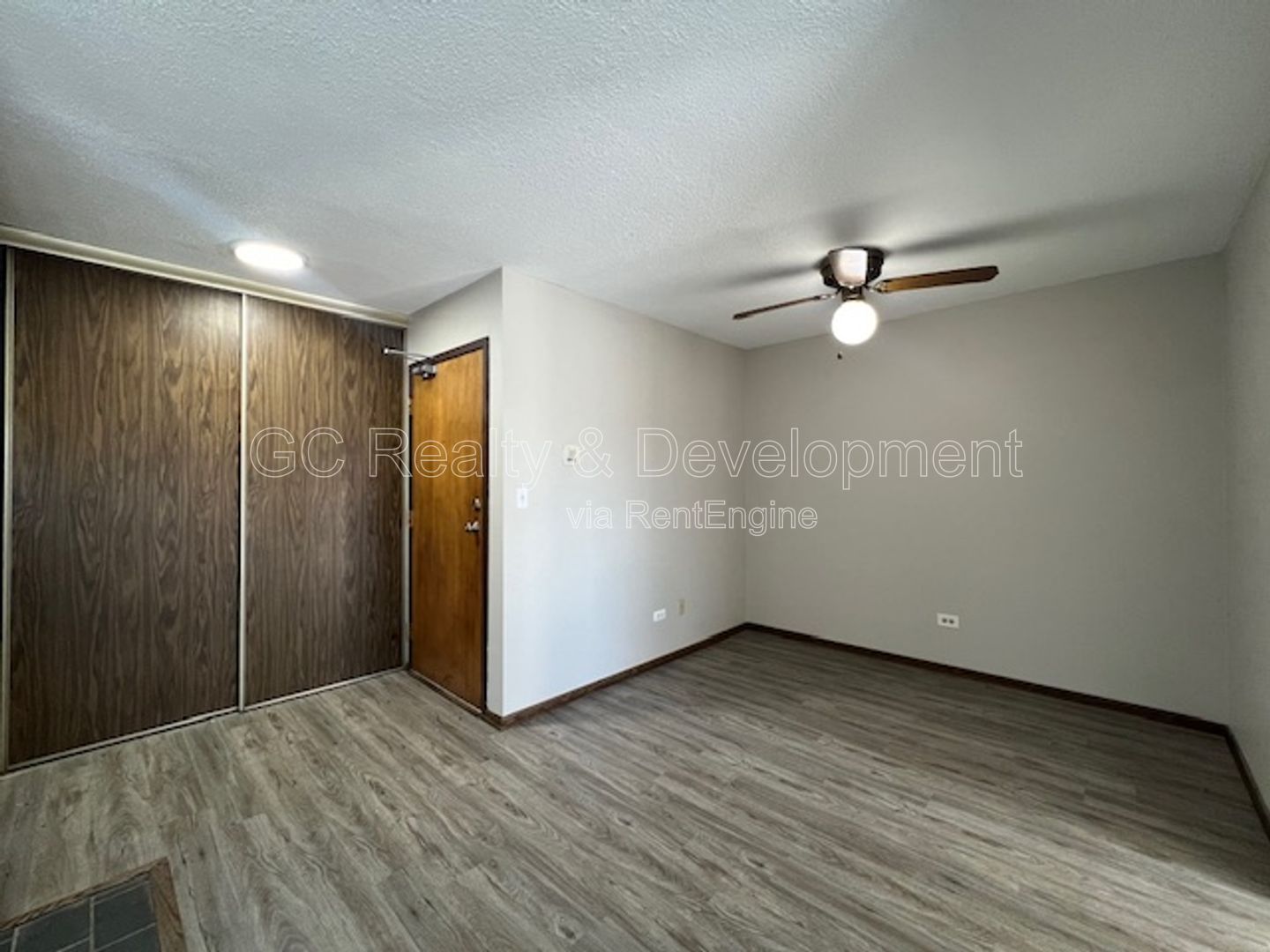 *** COMING SOON 5/15/26! / 2 BDRM - 2 BTH / SCHOOL DISTRICT 68 / 2ND FLOOR UNIT / PET FRIENDLY / ATTACHED GARAGE  *** property image