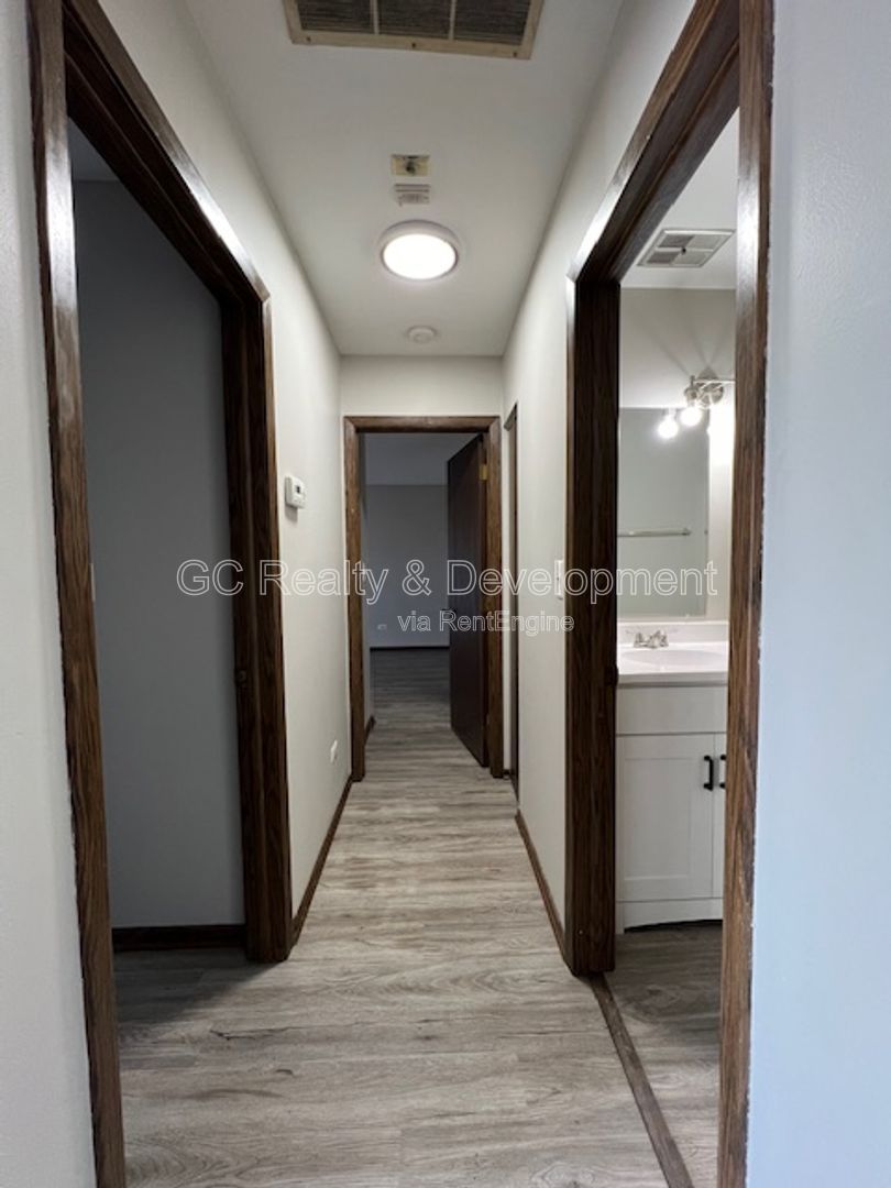 *** COMING SOON 5/15/26! / 2 BDRM - 2 BTH / SCHOOL DISTRICT 68 / 2ND FLOOR UNIT / PET FRIENDLY / ATTACHED GARAGE  *** property image