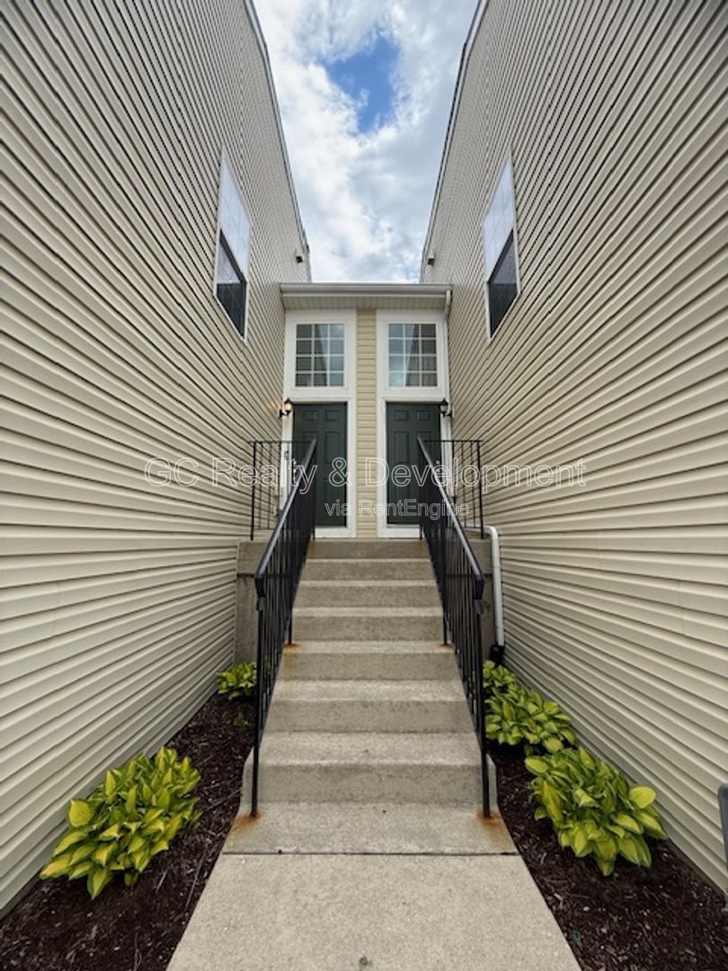 *** 2BDRM - 2BTH TOWNHOME IN TUSCANY WOODS / LOFT + FINISHED LOWER LEVEL | PET FRIENDLY property image