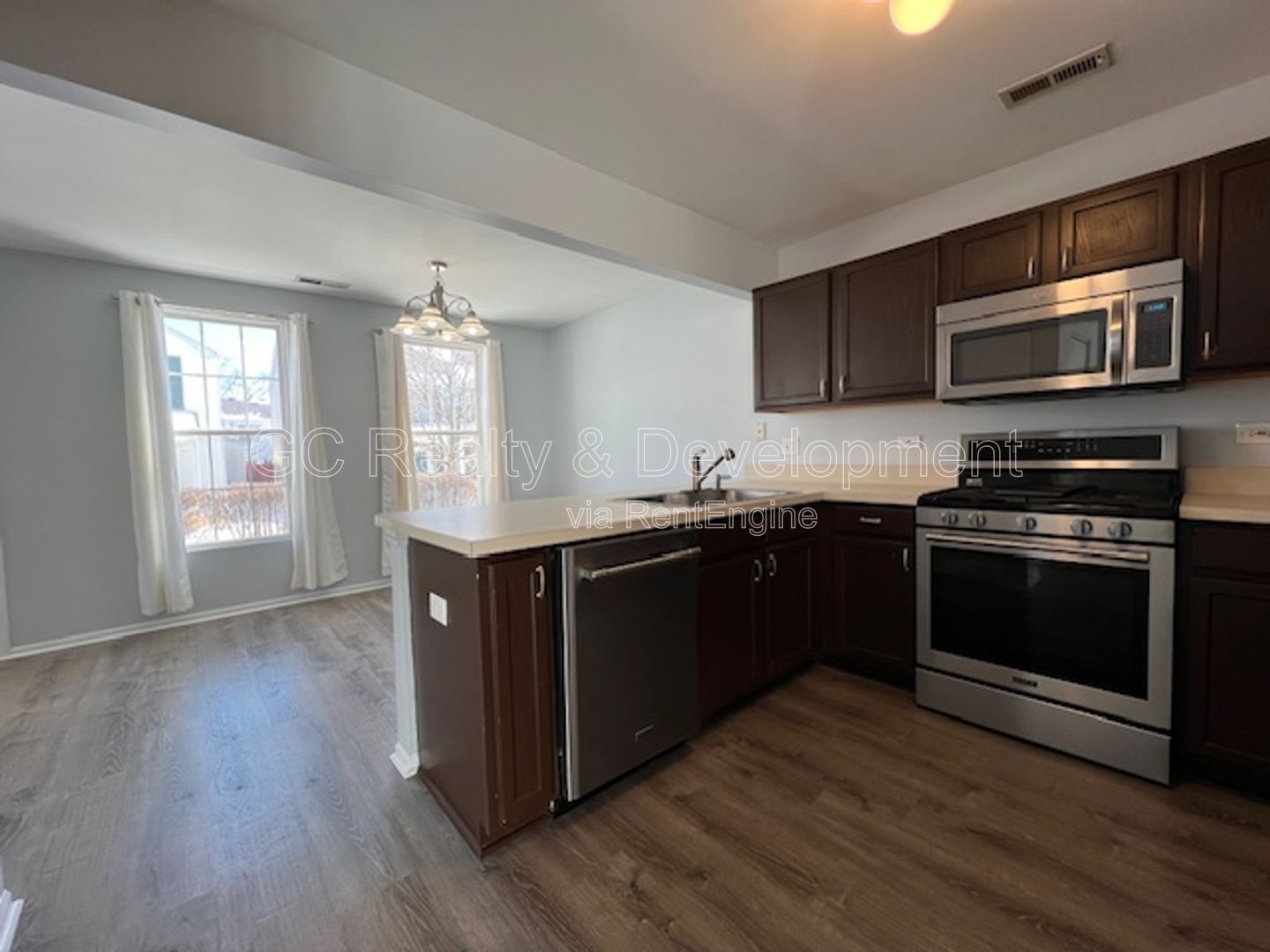 *** COMING SOON 5/15/26! / 3 BDRM - 2.5 BTH / RECENTLY UPDATED / PET FRIENDLY / W&D IN UNIT / SS APPL / FRONT PORCH *** property image