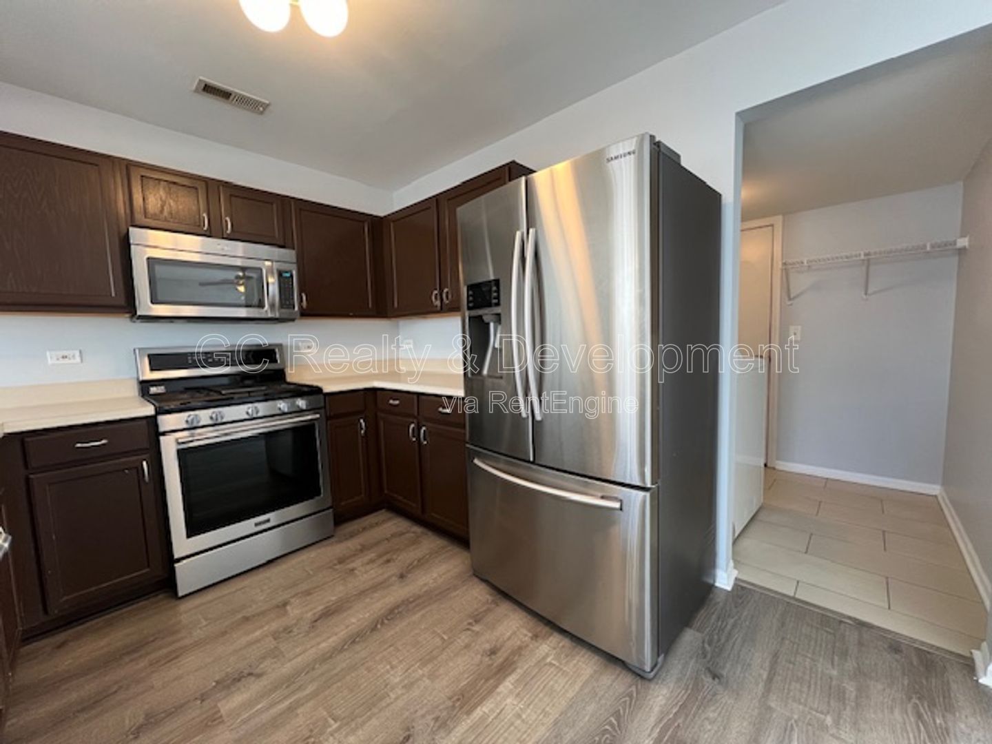 *** COMING SOON 5/15/26! / 3 BDRM - 2.5 BTH / RECENTLY UPDATED / PET FRIENDLY / W&D IN UNIT / SS APPL / FRONT PORCH *** property image