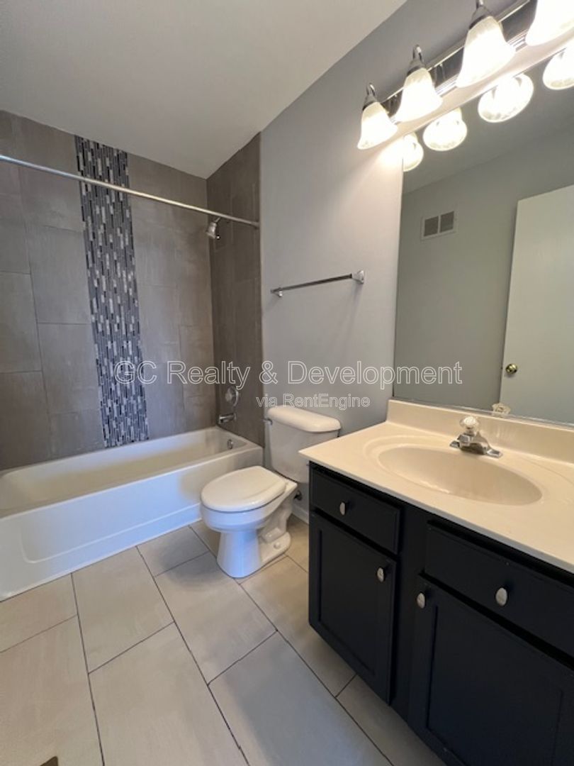 *** COMING SOON 5/15/26! / 3 BDRM - 2.5 BTH / RECENTLY UPDATED / PET FRIENDLY / W&D IN UNIT / SS APPL / FRONT PORCH *** property image