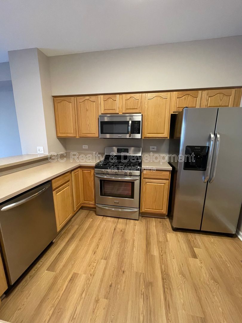 *** COMING SOON 5/15/26!/ NAPERVILLE LOCATION / END-UNIT TOWNHOME / 2 BDRM / 2.5 BTH / ATTACHED GARAGE *** property image