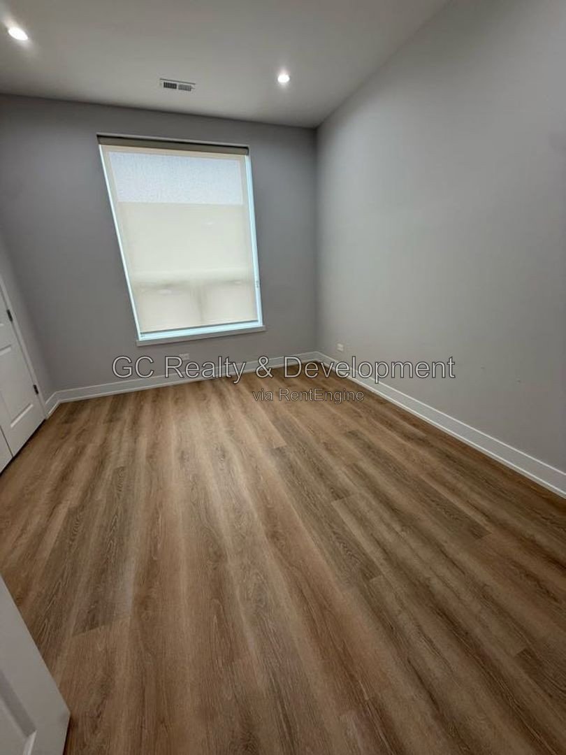 *** 2BR-2BA / CENTRAL AIR / PARKING AVAILABLE / EASY COMMUTE / KITCHEN APPL INCL / IN-UNIT LAUNDRY *** property image