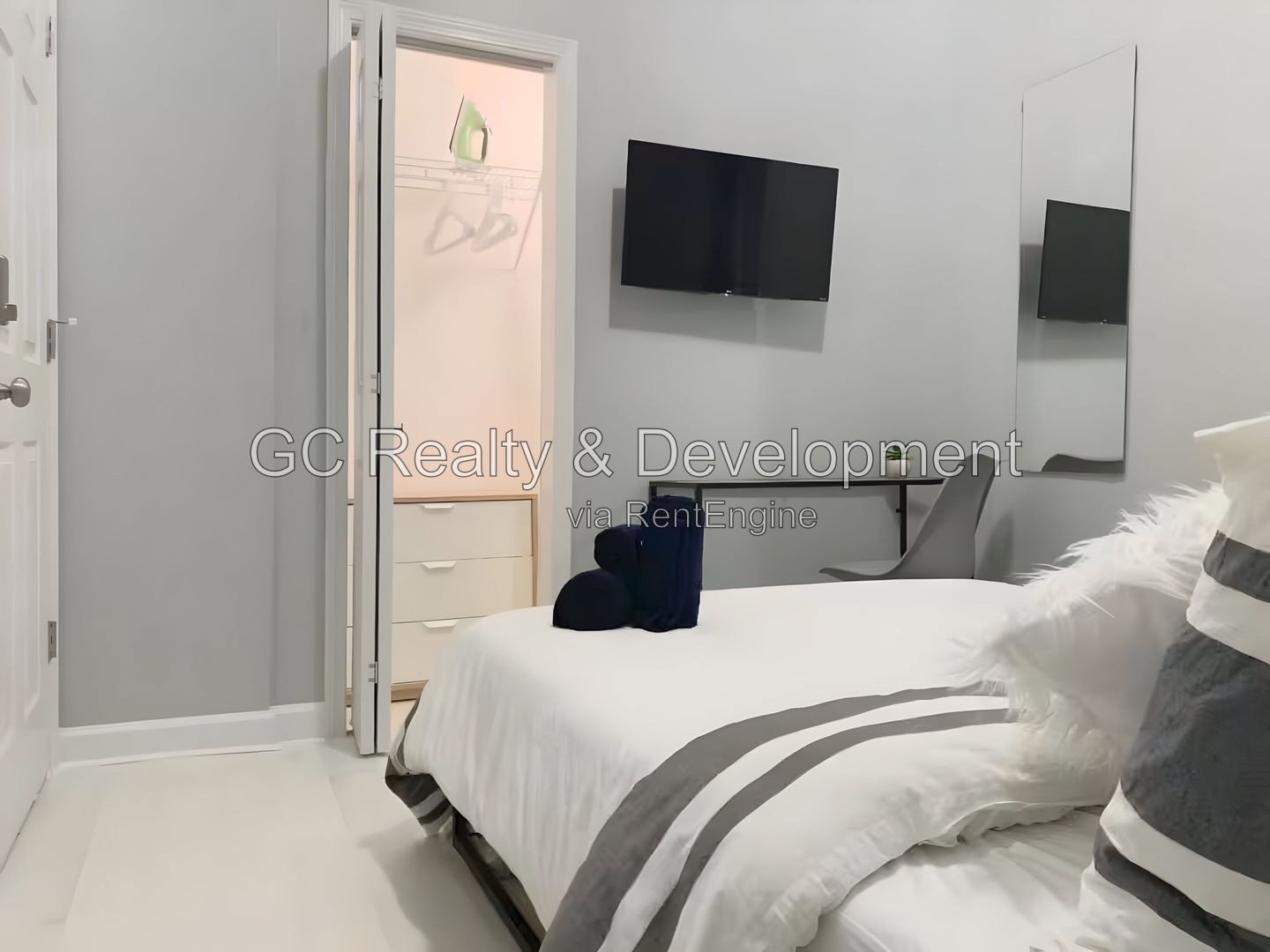 *** 1 MONTH FREE / 2 BDRM - 2 BTH /TOP FLOOR UNIT / FREE LAUNDRY ON SITE / WIFI INCLUDED *** property image