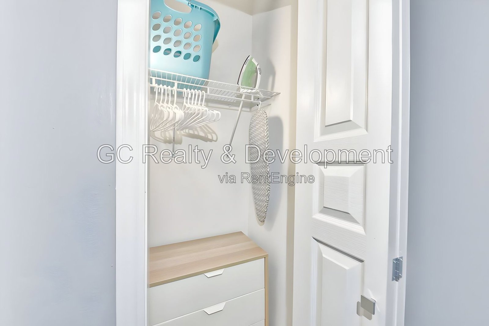 *** 1 MONTH FREE / 2 BDRM / FREE LAUNDRY ON SITE / PET FRIENDLY / COMMUTER FRIENDLY *** property image