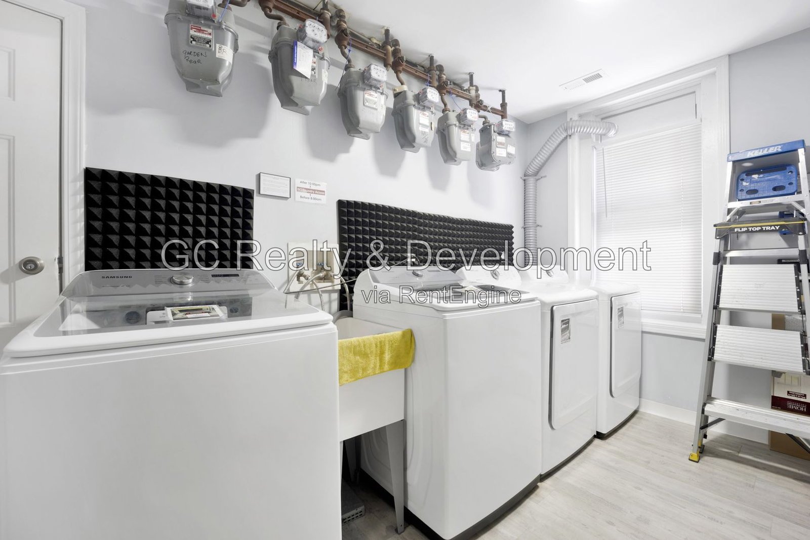 *** 1 MONTH FREE / 2 BDRM / FREE LAUNDRY ON SITE / PET FRIENDLY / COMMUTER FRIENDLY *** property image