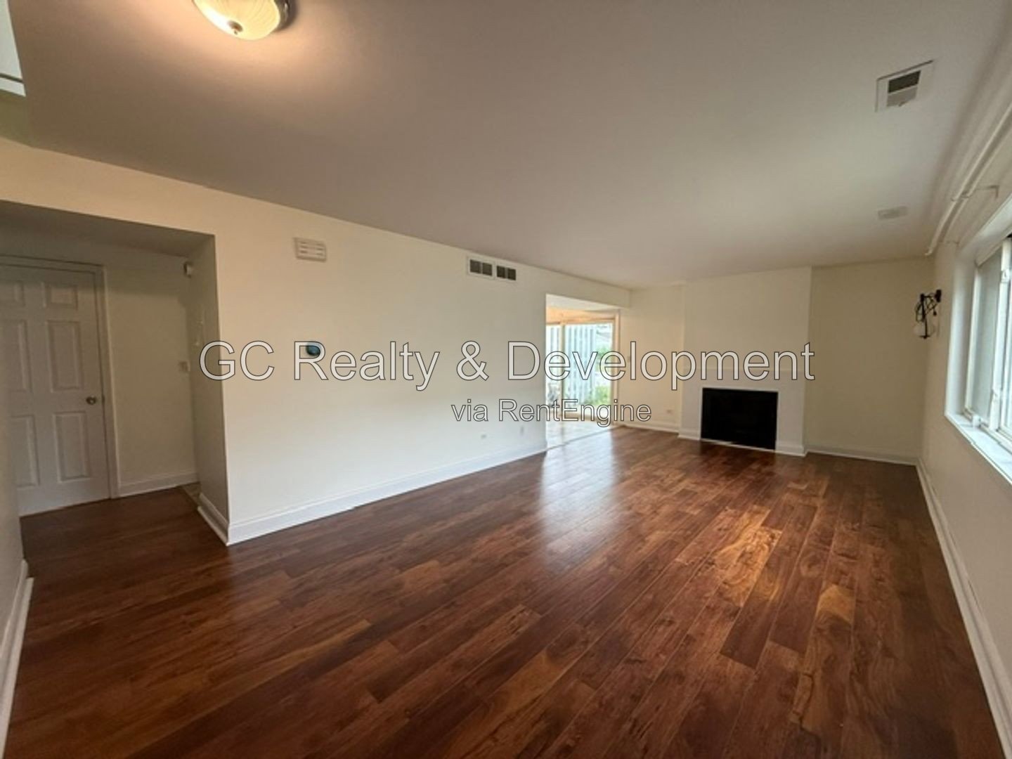 *** 2 BDRM - 1.5 BTH / PET FRIENDLY / GARAGE PARKING / IN UNIT LAUNDRY / SS APPL *** property image