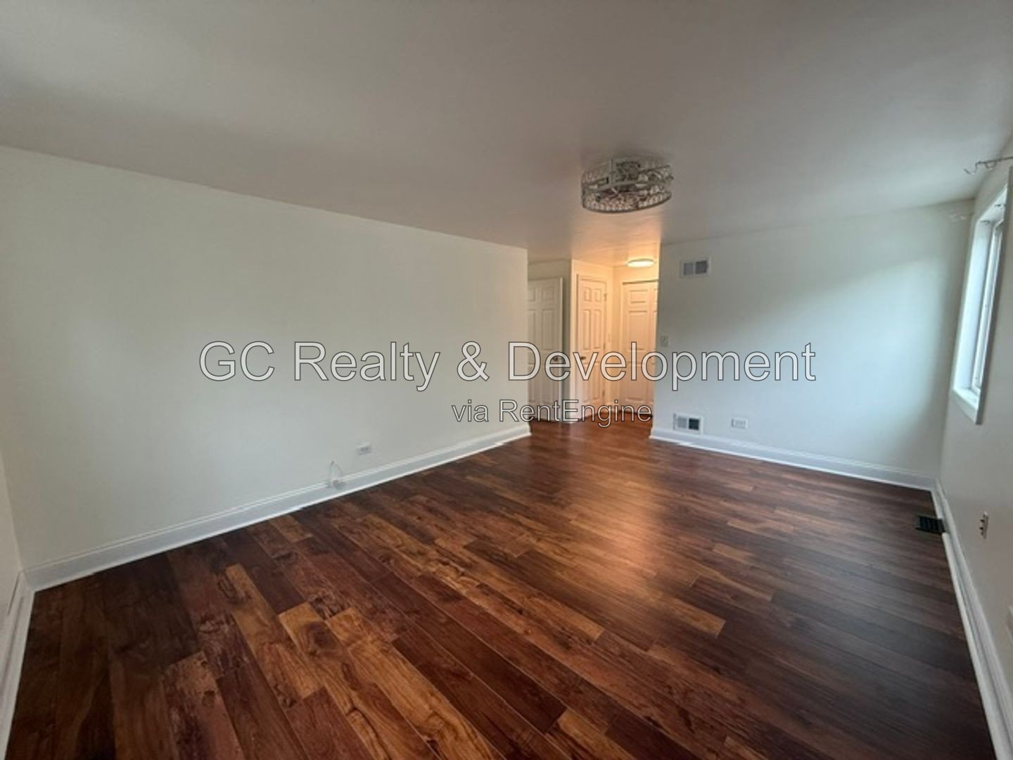 *** 2 BDRM - 1.5 BTH / PET FRIENDLY / GARAGE PARKING / IN UNIT LAUNDRY / SS APPL *** property image