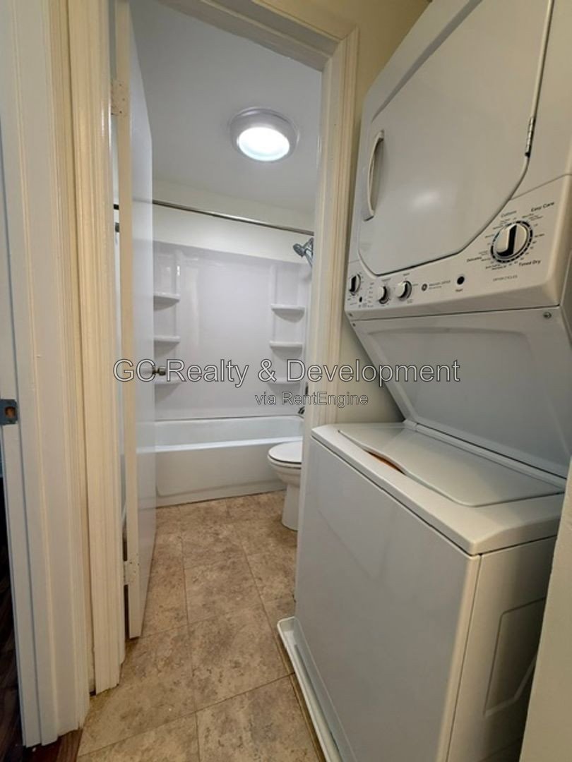 *** 2 BDRM - 1.5 BTH / PET FRIENDLY / GARAGE PARKING / IN UNIT LAUNDRY / SS APPL *** property image
