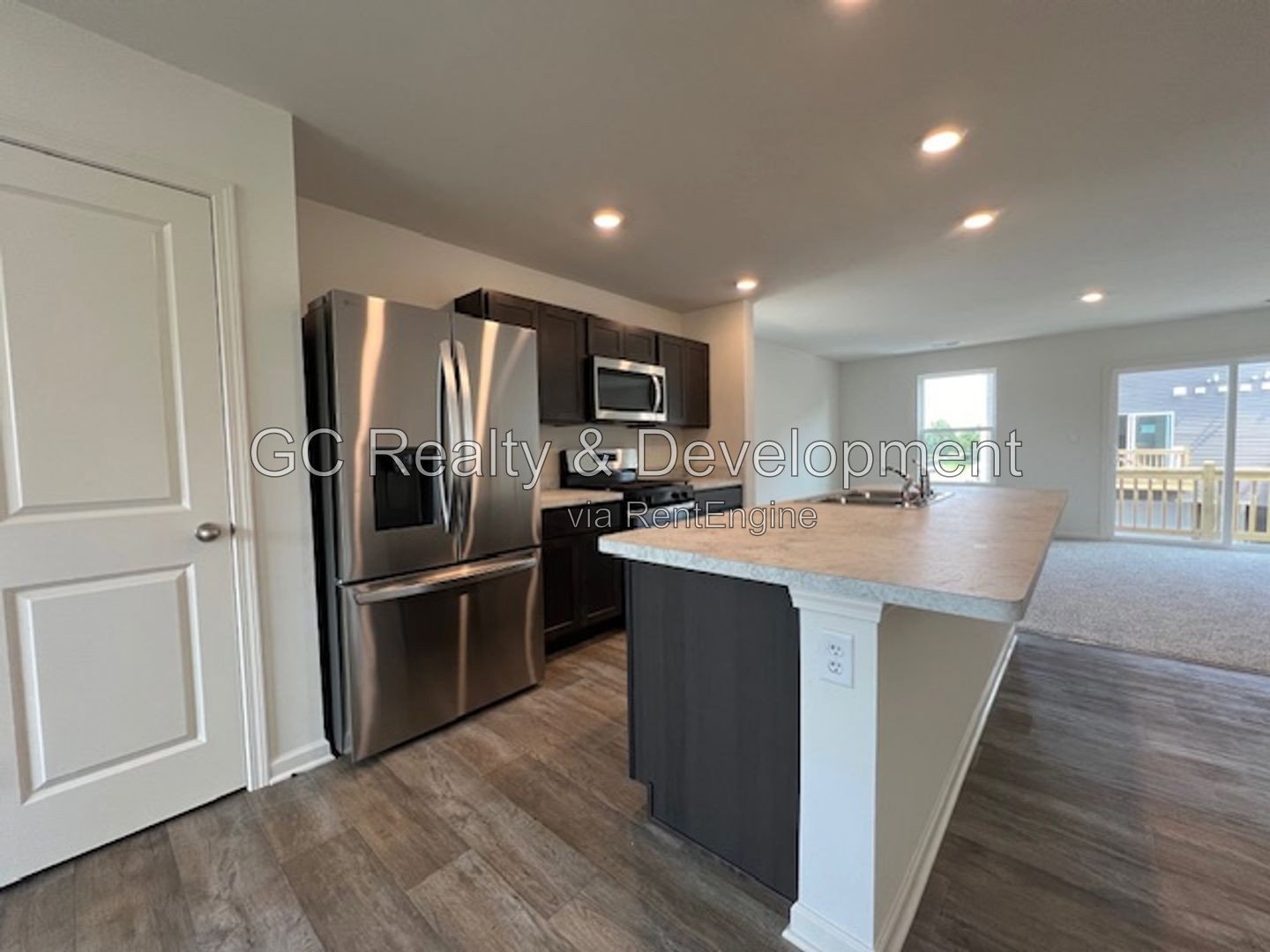 *** 3 LEVEL END UNIT TOWNHOME / 3 BDRM - 2.5 BTH / AMENITIES INCL / ATTACHED 2 CAR GARAGE *** property image
