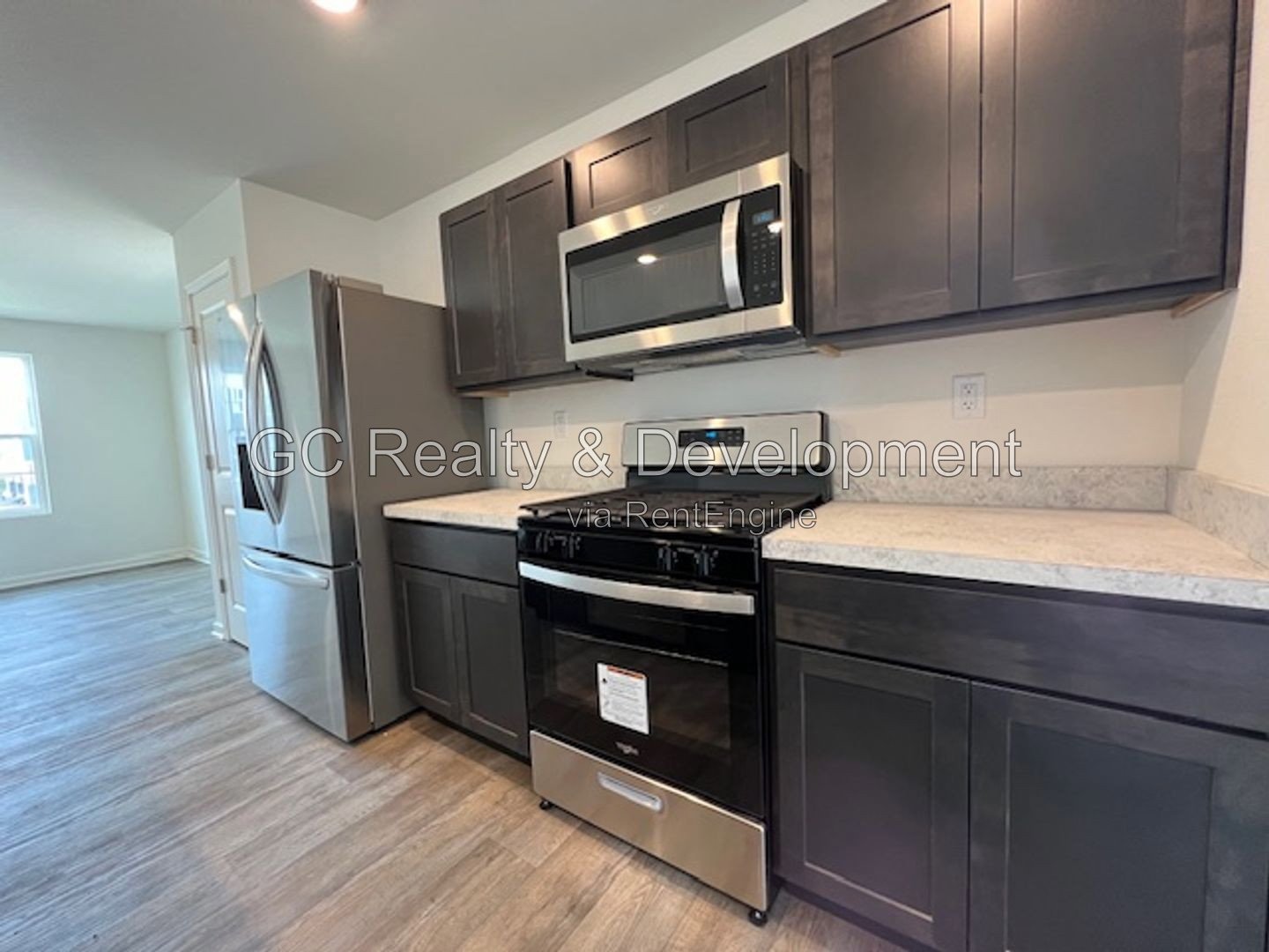 *** 3 LEVEL END UNIT TOWNHOME / 3 BDRM - 2.5 BTH / AMENITIES INCL / ATTACHED 2 CAR GARAGE *** property image