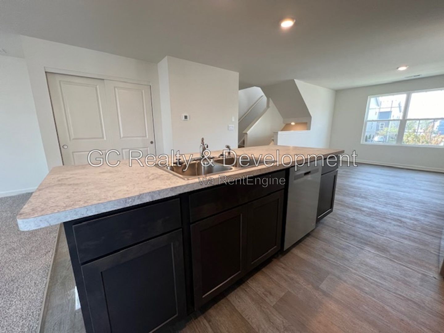 *** 3 LEVEL END UNIT TOWNHOME / 3 BDRM - 2.5 BTH / AMENITIES INCL / ATTACHED 2 CAR GARAGE *** property image