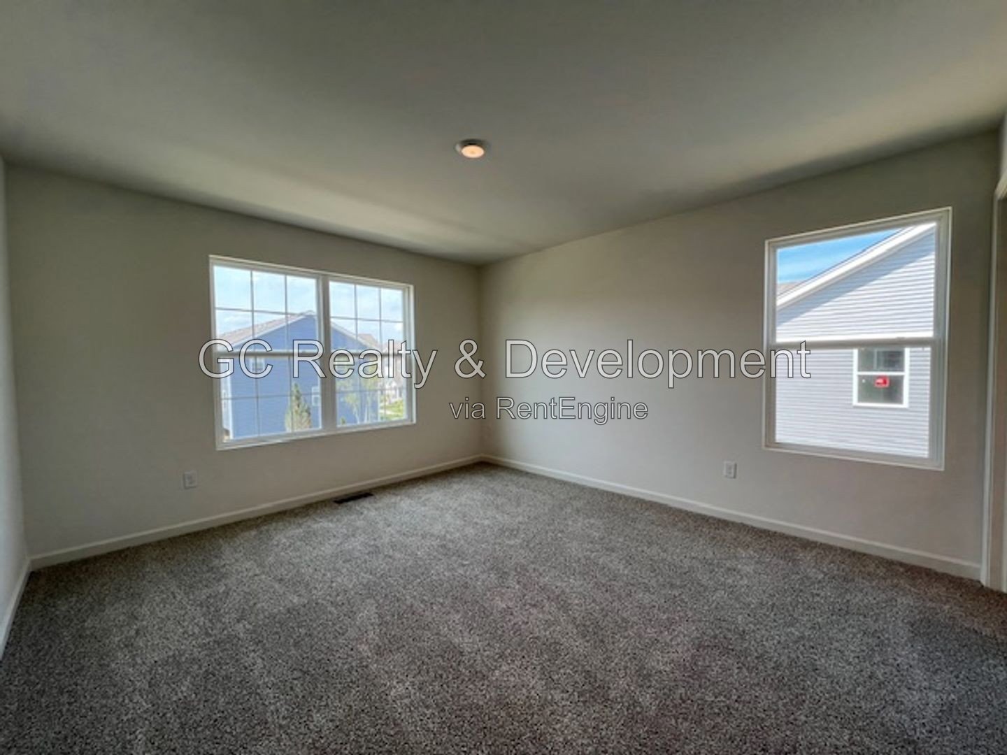 *** 3 LEVEL END UNIT TOWNHOME / 3 BDRM - 2.5 BTH / AMENITIES INCL / ATTACHED 2 CAR GARAGE *** property image