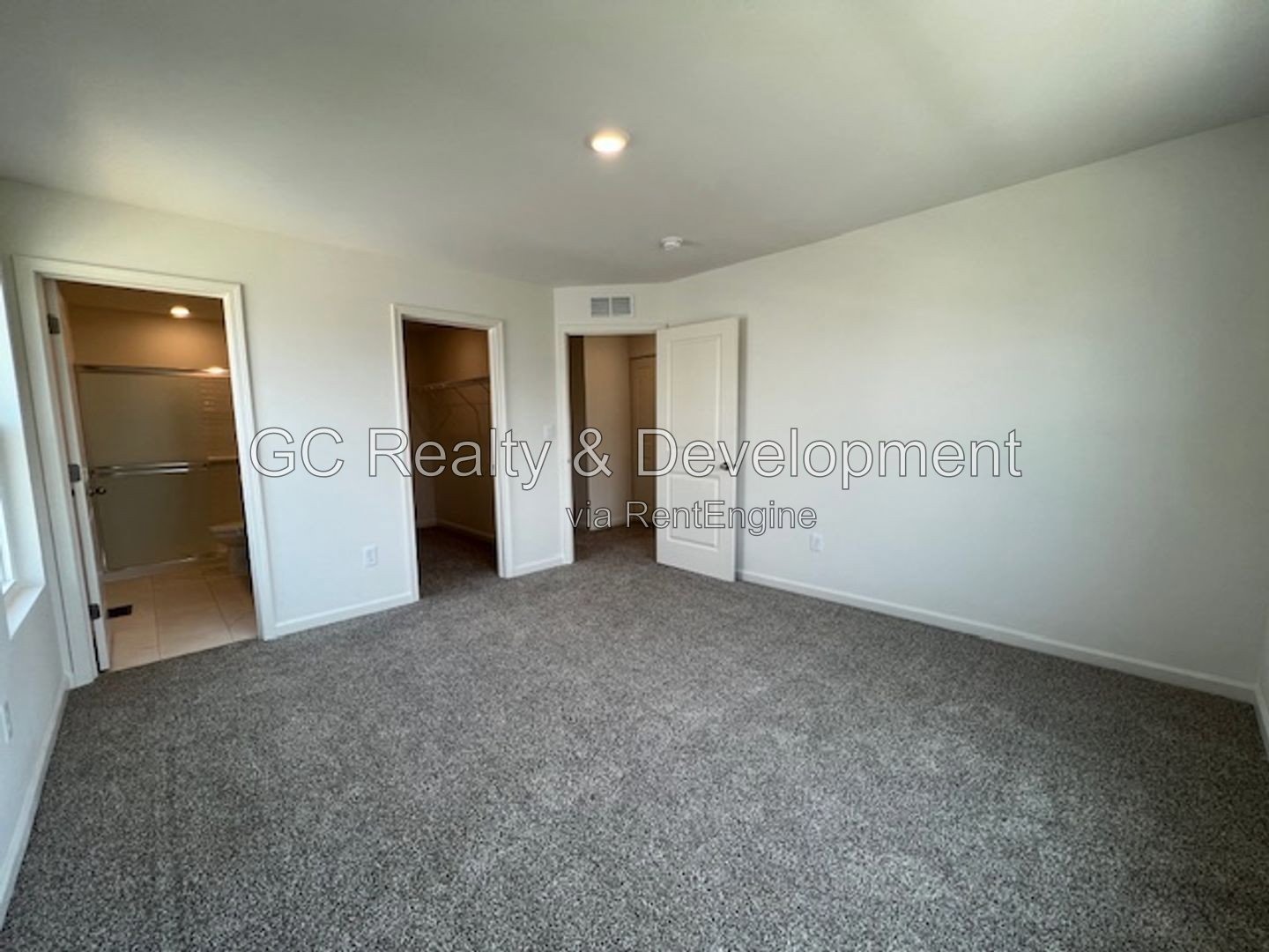 *** 3 LEVEL END UNIT TOWNHOME / 3 BDRM - 2.5 BTH / AMENITIES INCL / ATTACHED 2 CAR GARAGE *** property image
